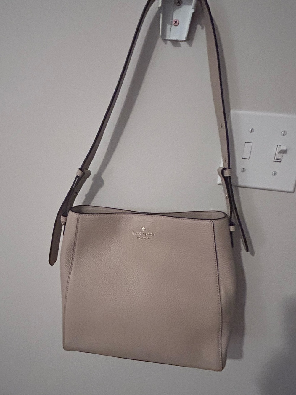 Kate Spade KM546 Juliette Pebbled Leather Medium Bucket Shoulder Bag LIGHT SAND
